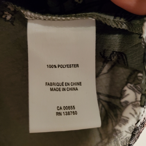 🌟3 for $25-Green floral button up blouse - Picture 5 of 7